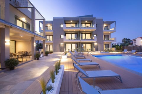 Facade/entrance, Swimming pool