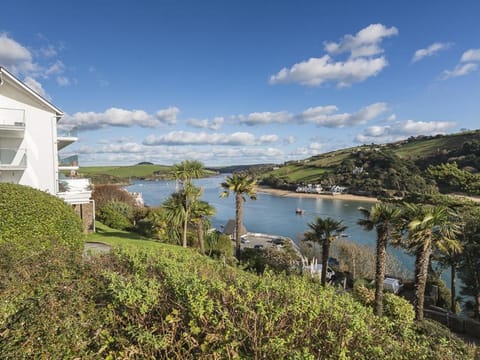 2 Hamstone Court House in Salcombe