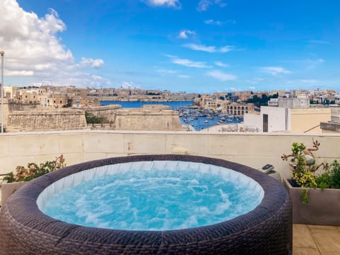 Hot Tub, Hot Tub, View (from property/room), Balcony/Terrace, Balcony/Terrace, City view, Sea view