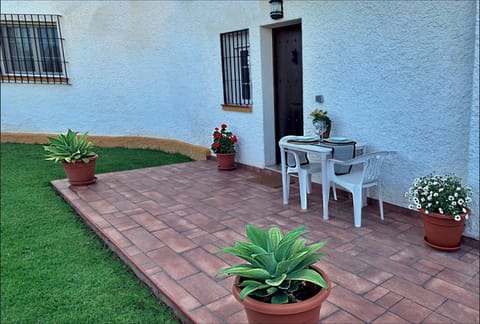 Patio, Facade/entrance, Garden