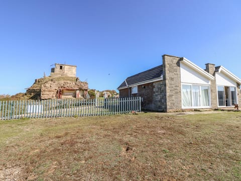 57 Cliff End House in Freshwater