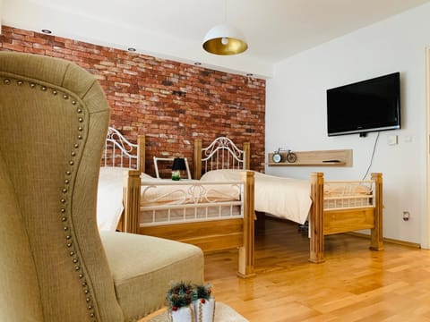 TV and multimedia, Photo of the whole room, Bedroom