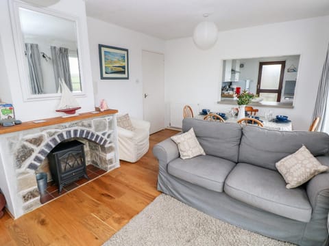 Valley High House in Nolton and Roch