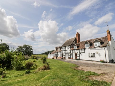 The Farmhouse House in Malvern Hills District