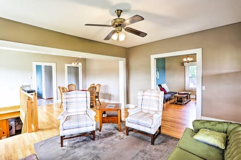 Walk to Downtown Custer Retreat with Fire Pit! House in Custer