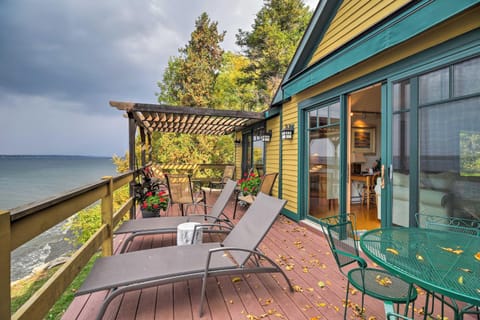 Lake Champlain Cottage with Private Deck and Fire Pit! House in Isle La Motte