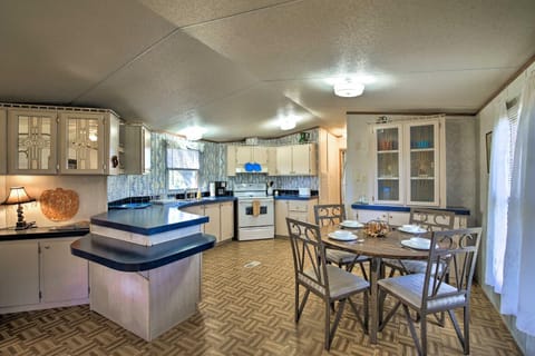 Quiet Utopia Cabin with Deck and Mountain Views! Cabin in Rio Grande