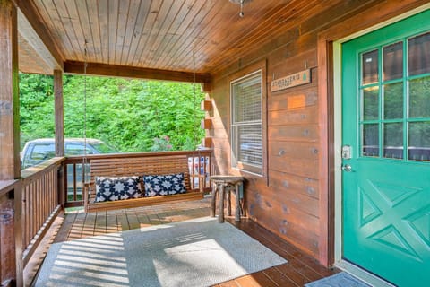 Pet-Friendly Bryson City Cabin with Fire Pit and Deck! Cabin in Tennessee