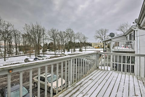 Near Mt Airy Casino Mount Pocono Condo with Balcony Apartment in Mount Pocono