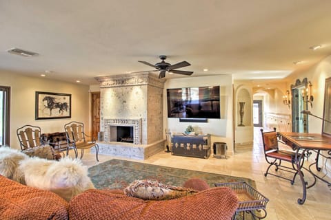 Luxe Tucson Vineyard Home with Views and Fire Pit House in Tortolita