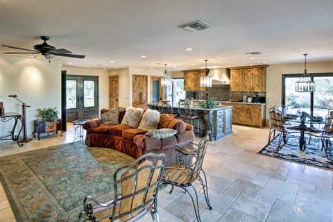 Luxe Tucson Vineyard Home with Views and Fire Pit House in Tortolita