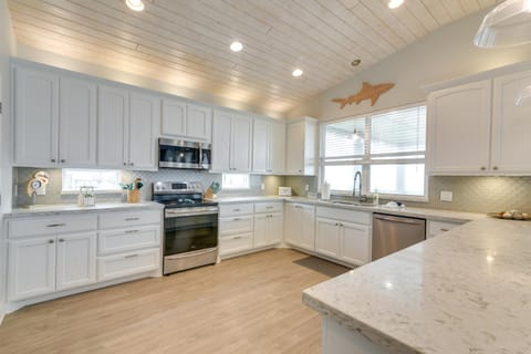 Luxe Crystal Beach Retreat with Views! Walk to Shore House in Crystal Beach
