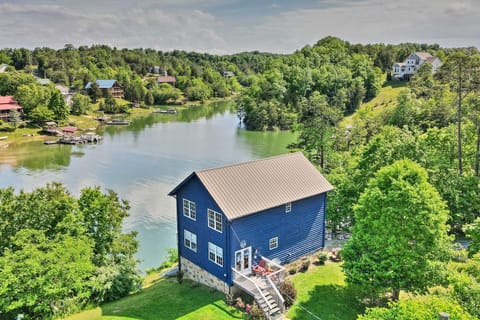 Sevierville Lake House with Deck and Foosball Table! House in Sevierville