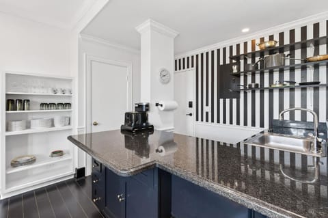 ORCHID SUITES - Historic Palm Beach Hotel Condominium Apartment in Palm Beach