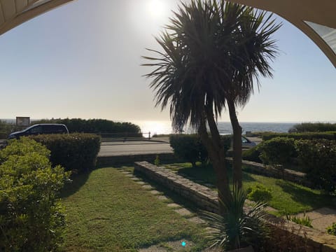 Loriot1- Appartement vue mer sur le fort bloqué ploemeur Apartment in Ploemeur