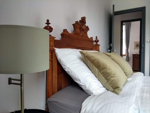 Bed, Coffee/tea facilities, Other, Decorative detail, Bedroom, Drinks
