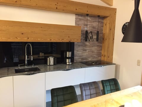 Kitchen or kitchenette, Dining area, Communal kitchen