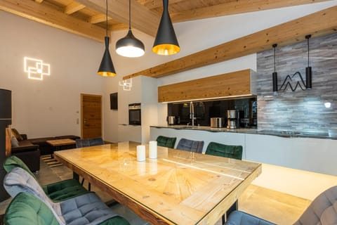 Living room, Seating area, Dining area, Communal kitchen