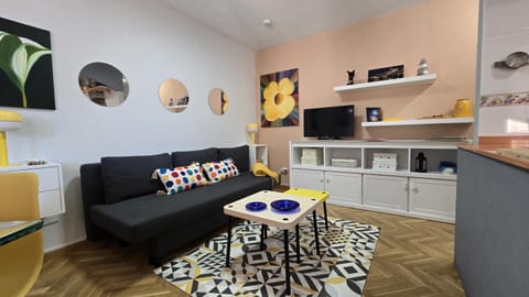 Communal lounge/ TV room, TV and multimedia, Kitchen or kitchenette, Living room, Seating area