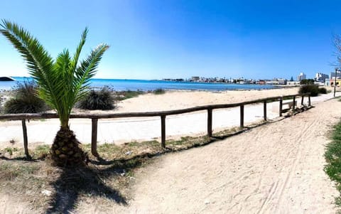 Neighbourhood, Beach, On site, City view, Sea view