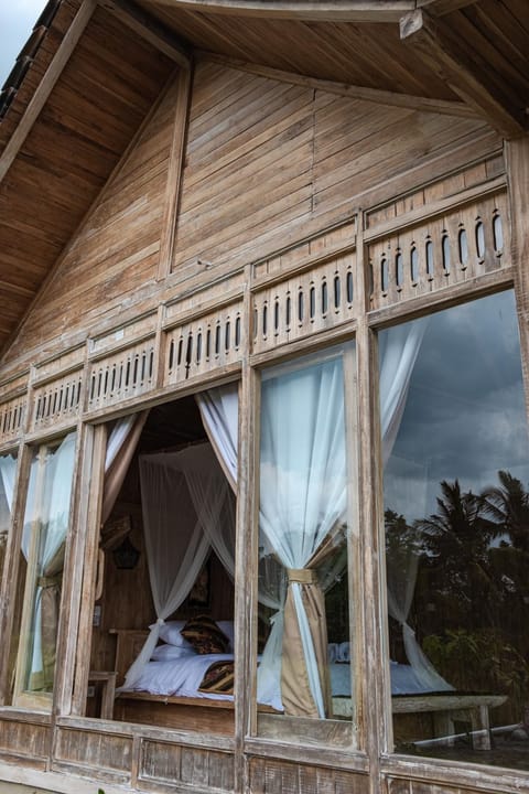 Facade/entrance, Balcony/Terrace