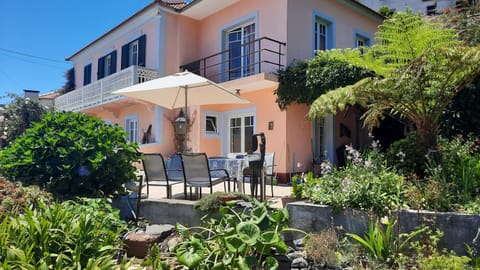 Property building, Day, Balcony/Terrace