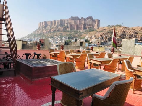 Restaurant/places to eat, Restaurant/places to eat, Breakfast, Lunch, Dinner