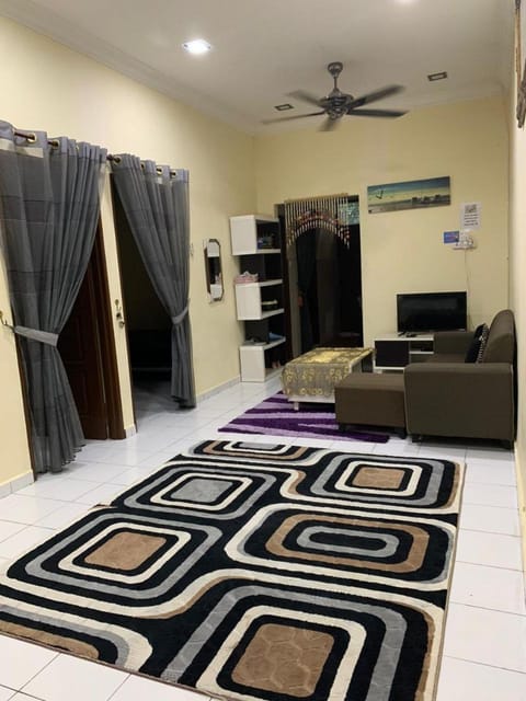 TV and multimedia, Living room, Seating area, fireplace