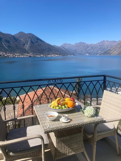 Lux Apartment, Astonishing View, 20m From Beach Apartment in Dobrota