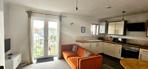 TV and multimedia, Kitchen or kitchenette, Living room, Seating area, dishwasher, oven, stove