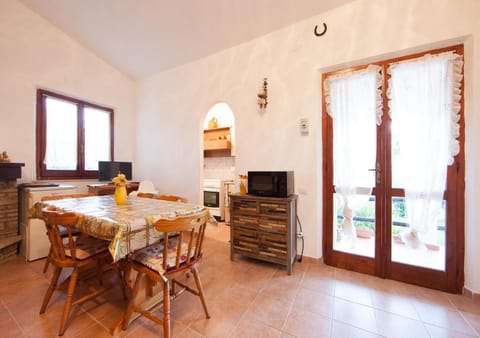 Communal lounge/ TV room, Dining area, Evening entertainment