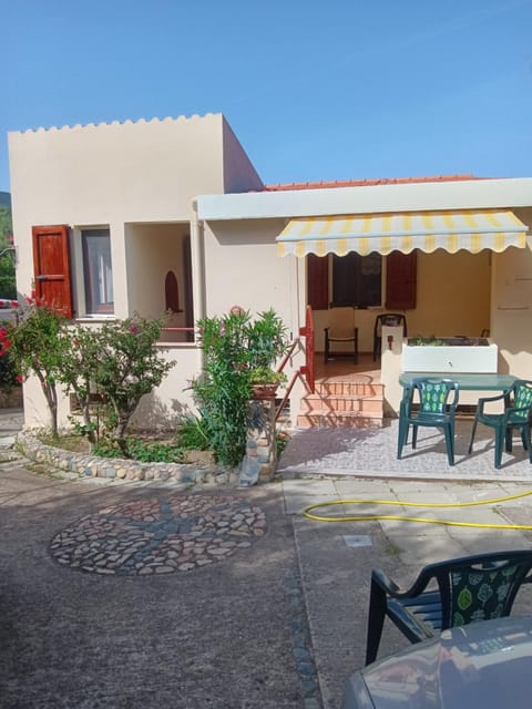 Property building, Patio, Day, View (from property/room), Balcony/Terrace, Dining area