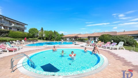 Pool view, Swimming pool, sunbed