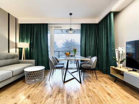 TV and multimedia, View (from property/room), Food and drinks, Decorative detail, Seating area