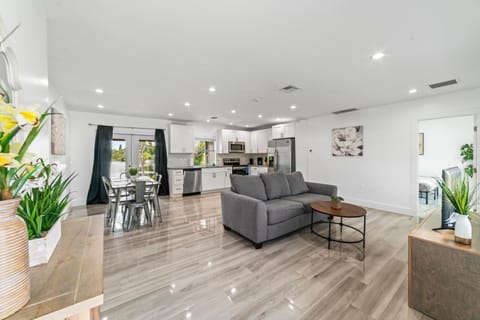 Lakeside Vacation Home House in Hollywood