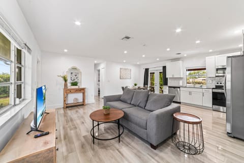 Lakeside Vacation Home House in Hollywood