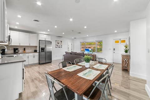 Lakeside Vacation Home House in Hollywood