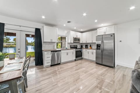 Lakeside Vacation Home House in Hollywood