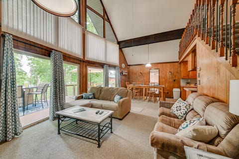 Cozy Dover Home with Boat Dock, Fire Pit and Deck! House in Tennessee