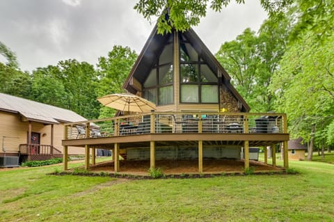 Cozy Dover Home with Boat Dock, Fire Pit and Deck! House in Tennessee