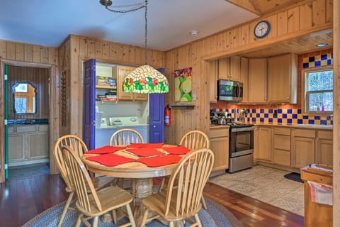 North Carolina Escape with Deck, Grill and Fire Pit! House in Tennessee