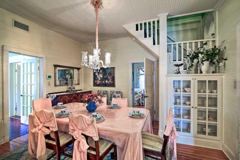 Walk to Main St Action! Spacious Historic Retreat House in Fredericksburg