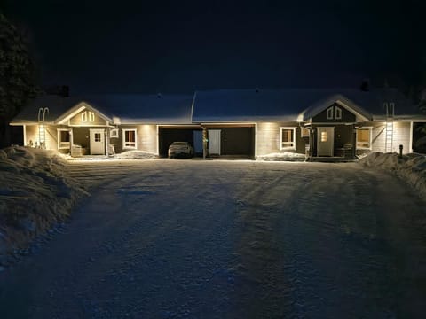 Hietavilla Aurora - Hot tube - Sauna - Fireplace - 11kW EV-refuel - Landscape view - Silence - Free WiFi Villa in Lapland