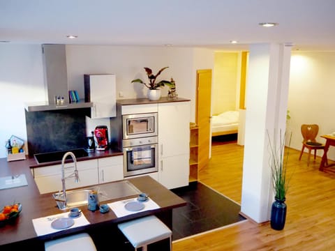 Kitchen or kitchenette, Seating area