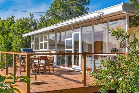 Property building, BBQ facilities, Balcony/Terrace, Dining area