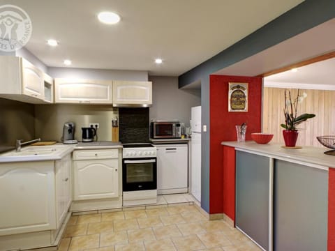 Gîte confortable avec jardin et terrasse privée - FR-1-496-171 House in Auvergne-Rhône-Alpes