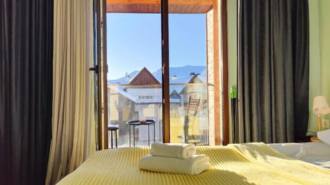 View (from property/room), Balcony/Terrace, Mountain view