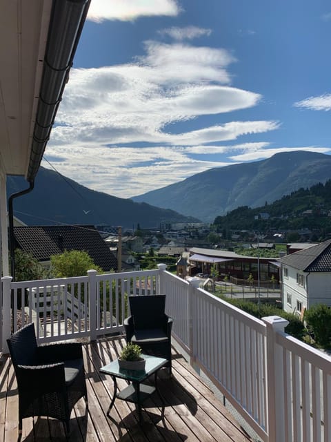 Balcony/Terrace, Mountain view