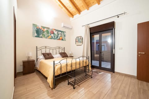 Bed, Balcony/Terrace, Photo of the whole room, Bedroom
