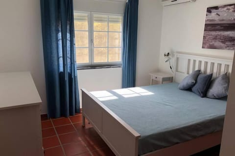 Golf, Beach & Pool House Apartment in Amoreira